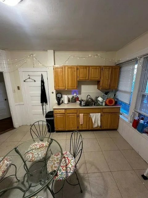 3 bed, 1 bath apartment for rent at 96 Calumet St Unit 1, Mission Hill — photo 3 of 14