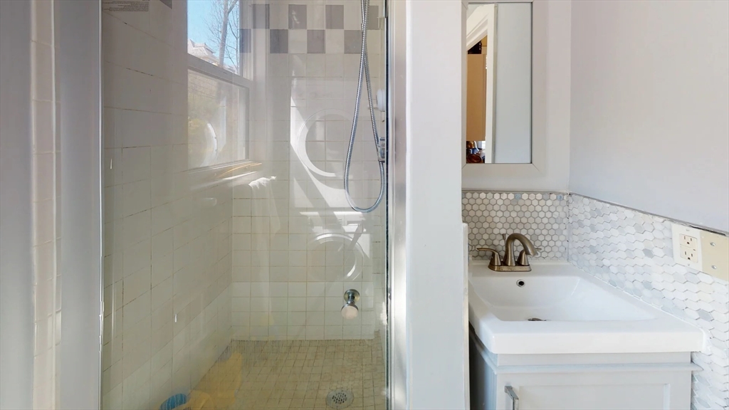 5 bed, 2 bath apartment for rent at 96 Columbia St Unit 2, Brookline — photo 16 of 17