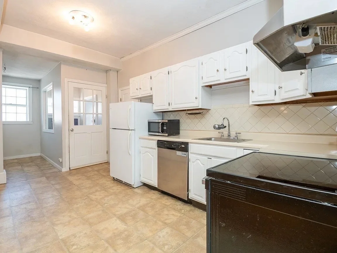 2 bed, 1 bath apartment for rent at 96 Derby St Unit 1, Salem — photo 7 of 31