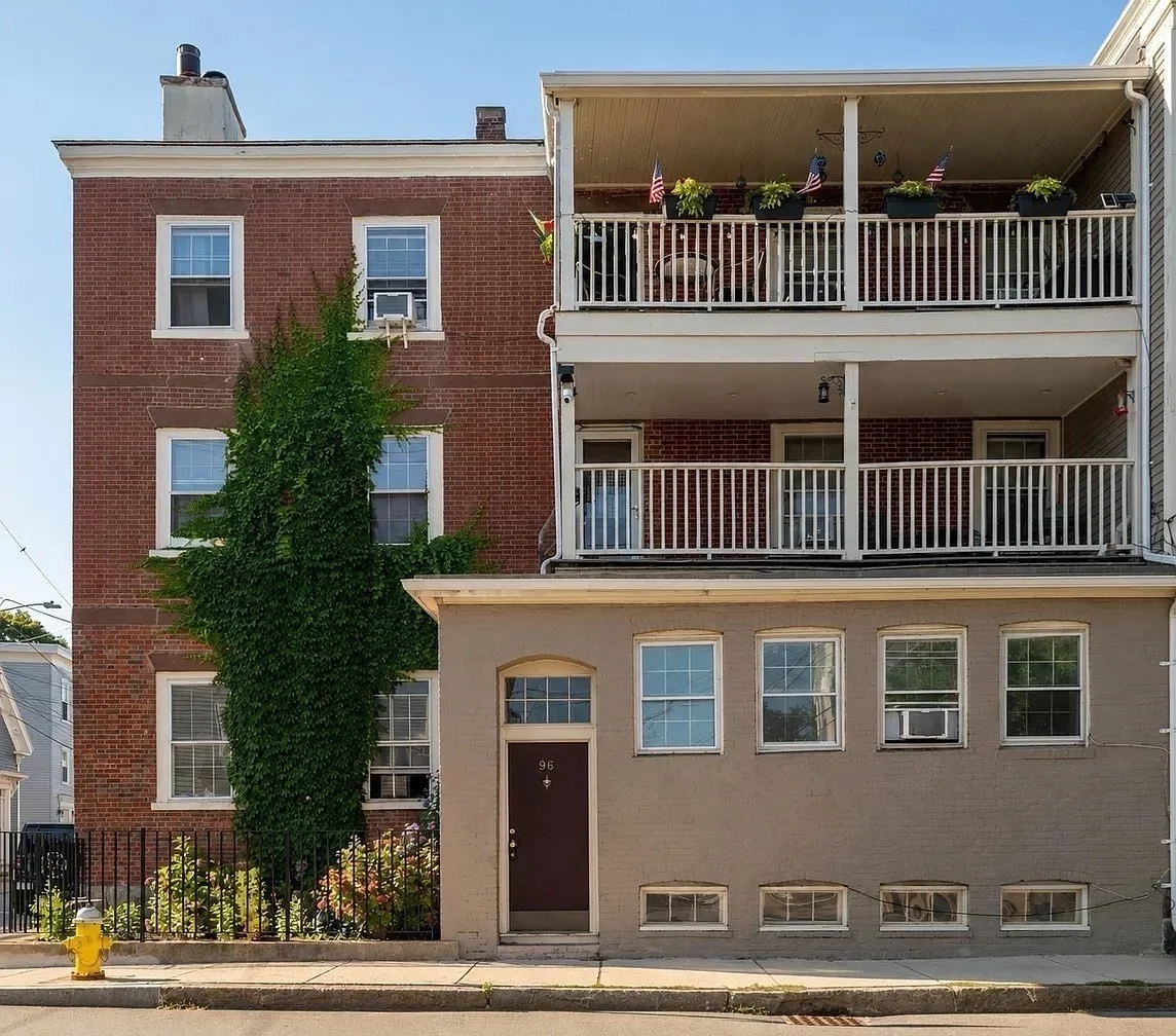 2 bed, 1 bath apartment for rent at 96 Derby St Unit 1, Salem