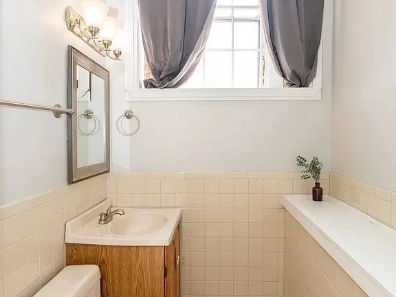 2 bed, 1 bath apartment for rent at 96 Derby St Unit 1, Salem — photo 27 of 31