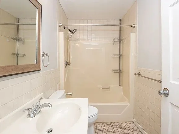 2 bed, 1 bath apartment for rent at 96 Derby St Unit 1, Salem — photo 18 of 31