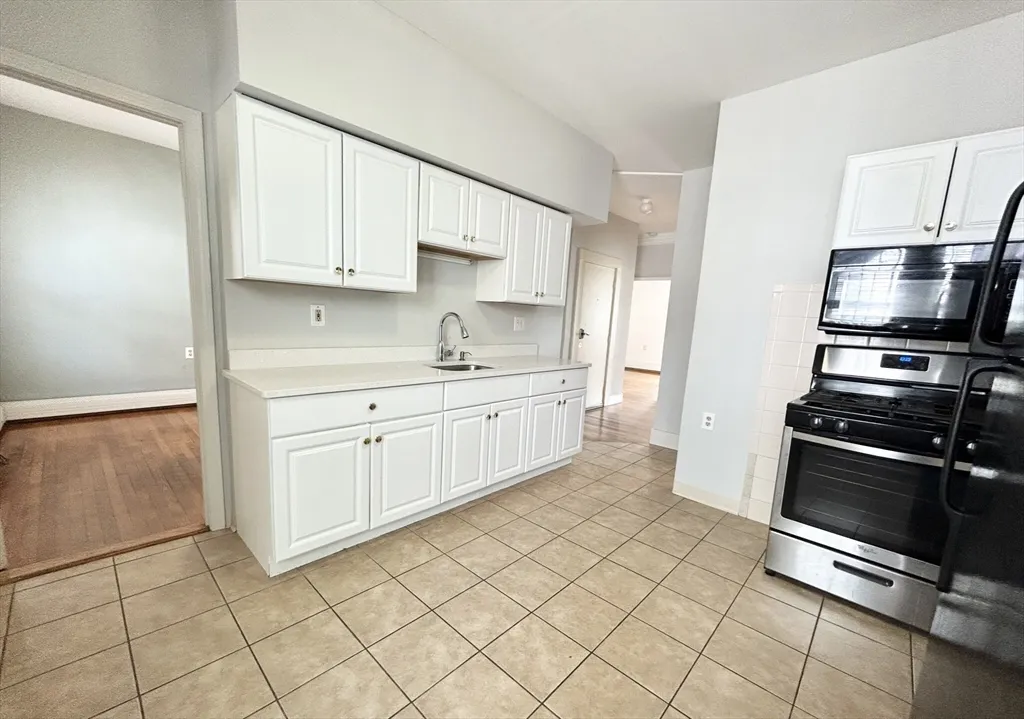 2 bed, 1 bath apartment for rent at 96 East Cottage Unit 2, Boston — photo 1 of 15