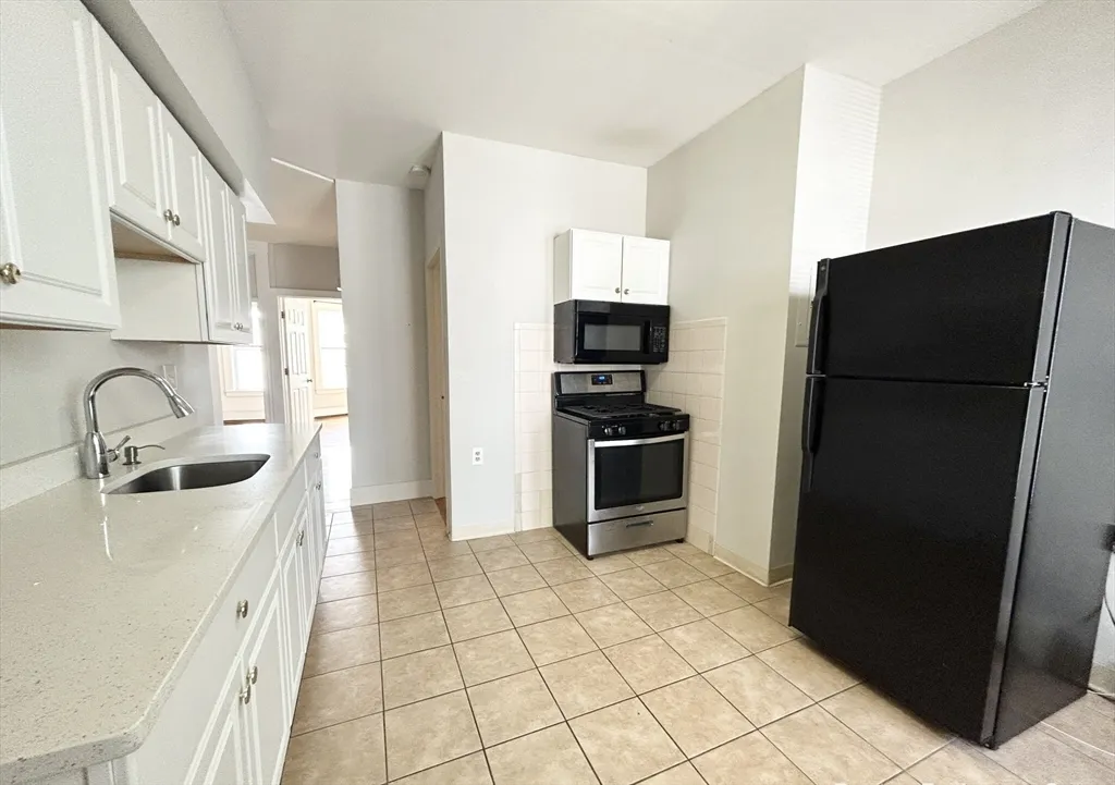 2 bed, 1 bath apartment for rent at 96 East Cottage Unit 2, Boston — photo 2 of 15