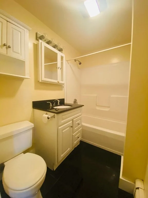 2 bed, 1 bath apartment for rent at 96 East Cottage Unit 3, Boston — photo 5 of 6