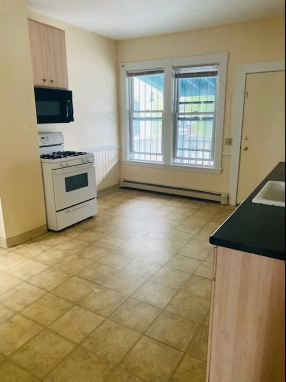 2 bed, 1 bath apartment for rent at 96 East Cottage Unit 3, Boston — photo 2 of 6