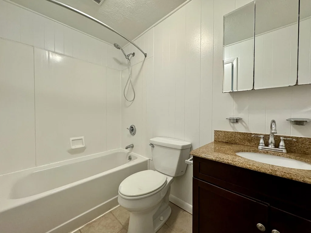 2 bed, 1 bath apartment for rent at 96 Fountain Ln Unit 11, Weymouth — photo 5 of 14