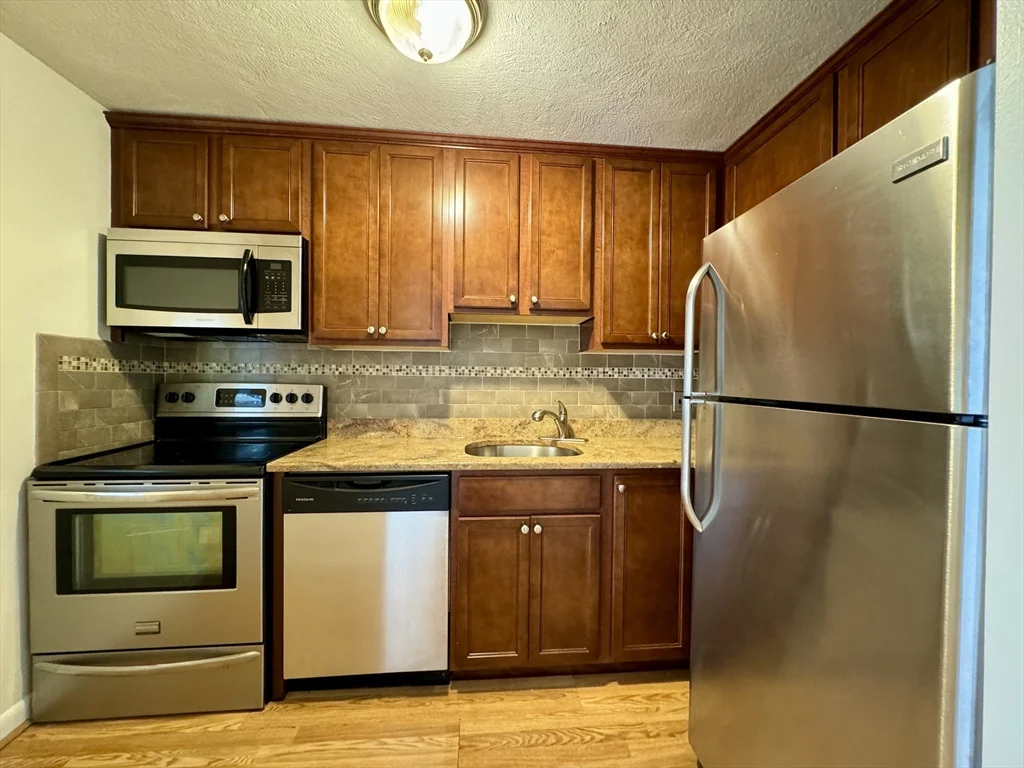 2 bed, 1 bath apartment for rent at 96 Fountain Ln Unit 11, Weymouth — photo 2 of 14