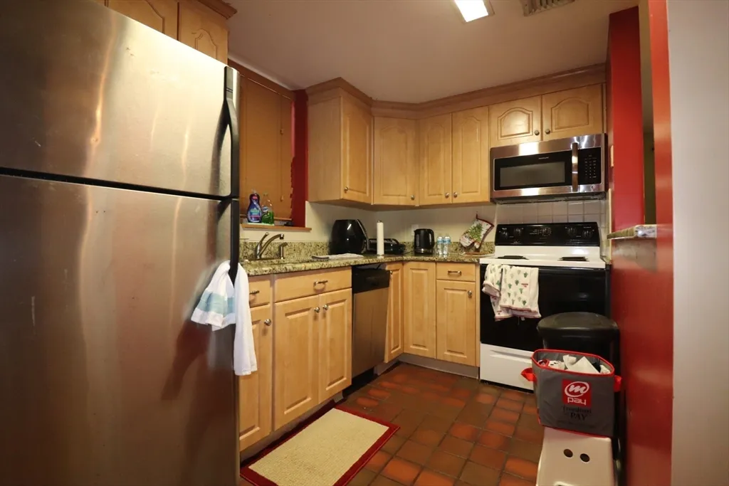 1 bed, 1 bath apartment for rent at 96 Gainsborough St Unit 107W, Fenway — photo 3 of 8