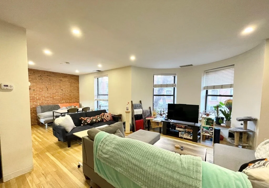 3 bed, 2 bath apartment for rent at 96 Gainsborough Unit 103W, Fenway — photo 4 of 12