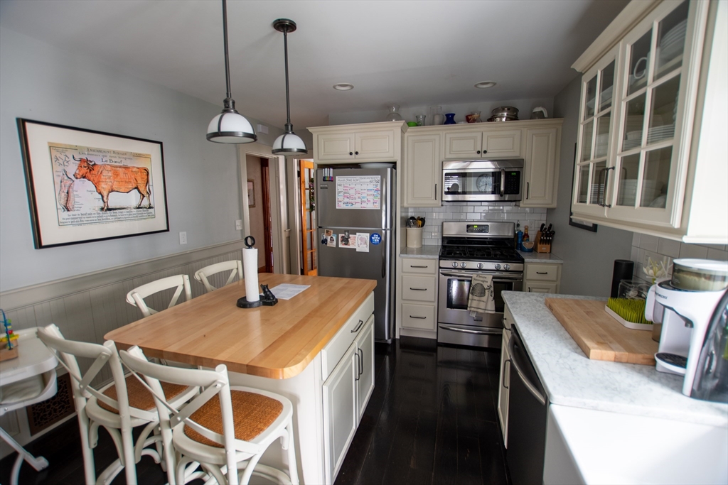 2 bed, 1 bath apartment for rent at 96 Grant Ave Unit 96, Medford — photo 3 of 25