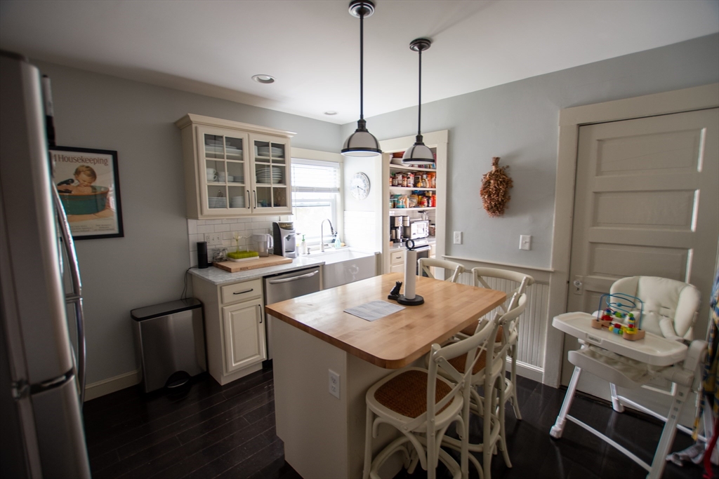 2 bed, 1 bath apartment for rent at 96 Grant Ave Unit 96, Medford — photo 2 of 25