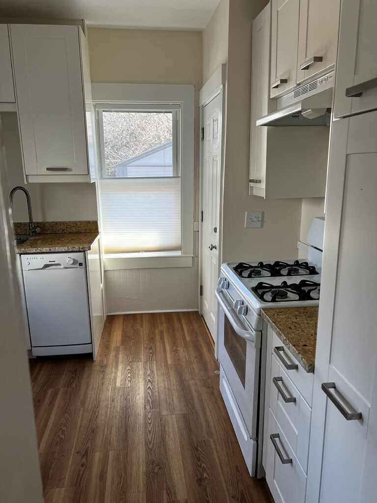2 bed, 1 bath apartment for rent at 96 Hammond St Unit 1, Baldwin — photo 5 of 10