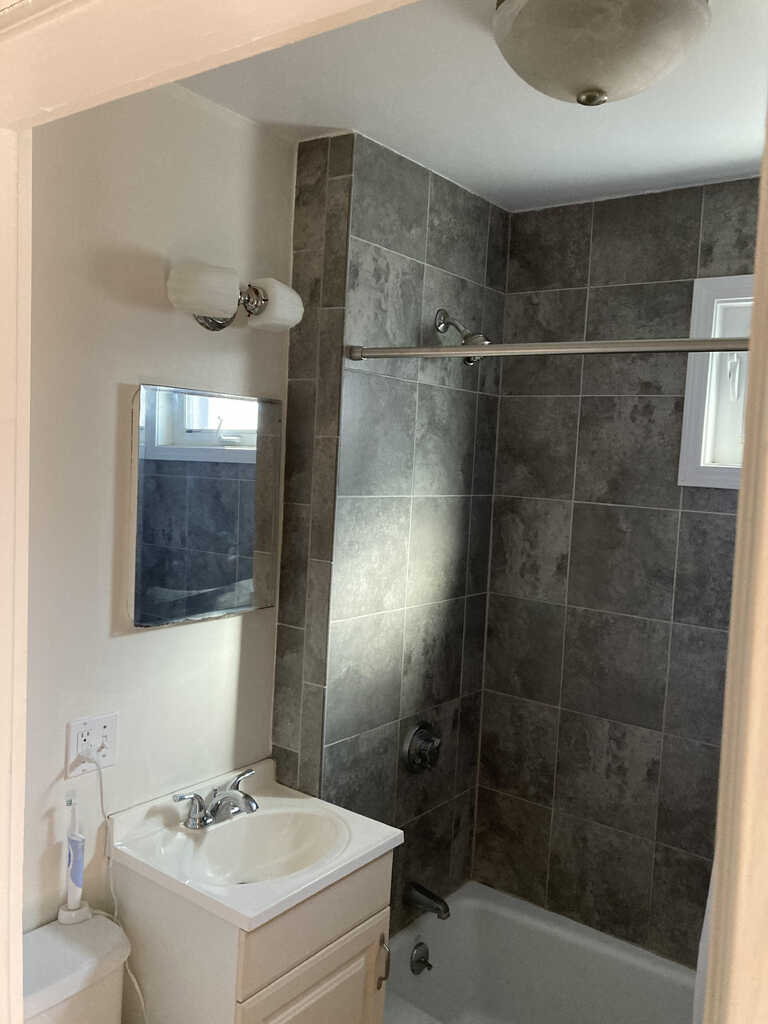 2 bed, 1 bath apartment for rent at 96 Hammond St Unit 1, Baldwin — photo 4 of 10