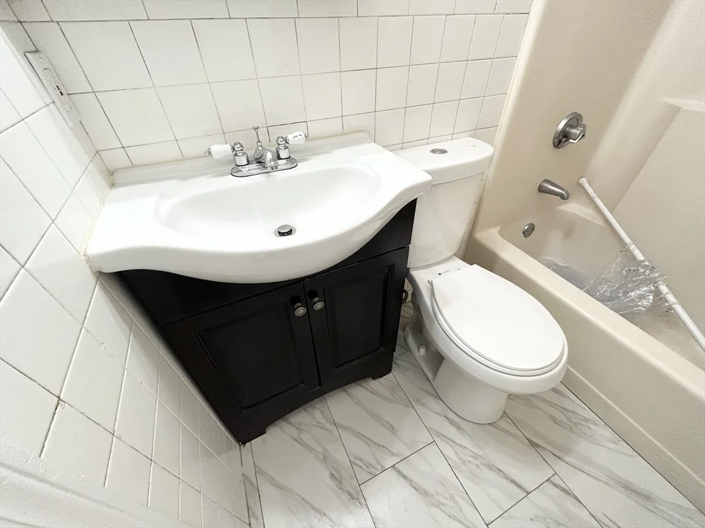 3 bed, 1 bath apartment for rent at 96 Hammond St Unit 1, South End — photo 13 of 14