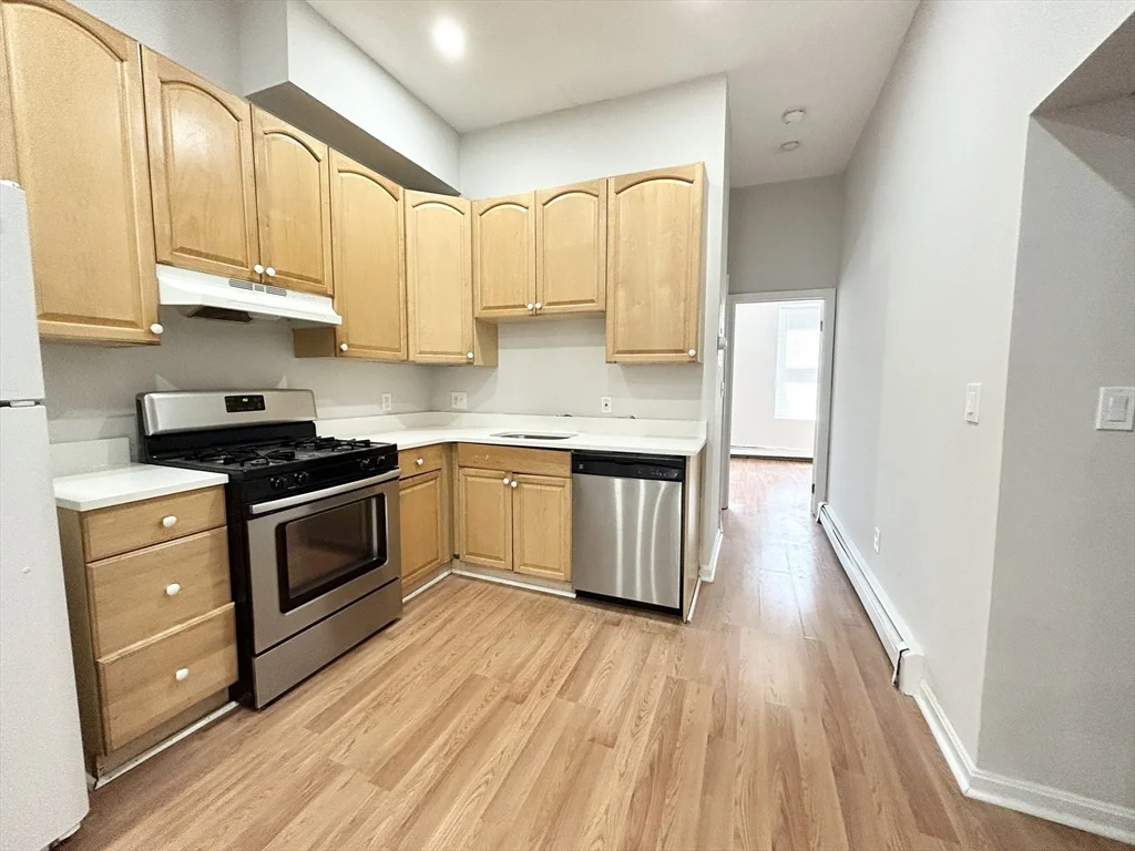 3 bed, 1 bath apartment for rent at 96 Hammond St Unit 1, South End — photo 2 of 14