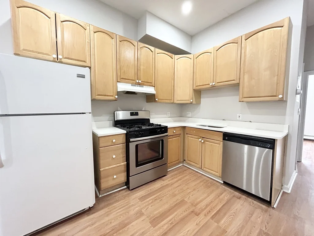 3 bed, 1 bath apartment for rent at 96 Hammond St Unit 1, South End — photo 1 of 14