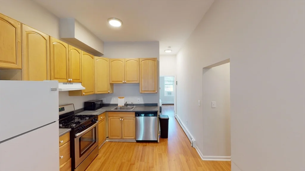 3 bed, 1 bath apartment for rent at 96 Hammond St Unit 1, South End — photo 3 of 14