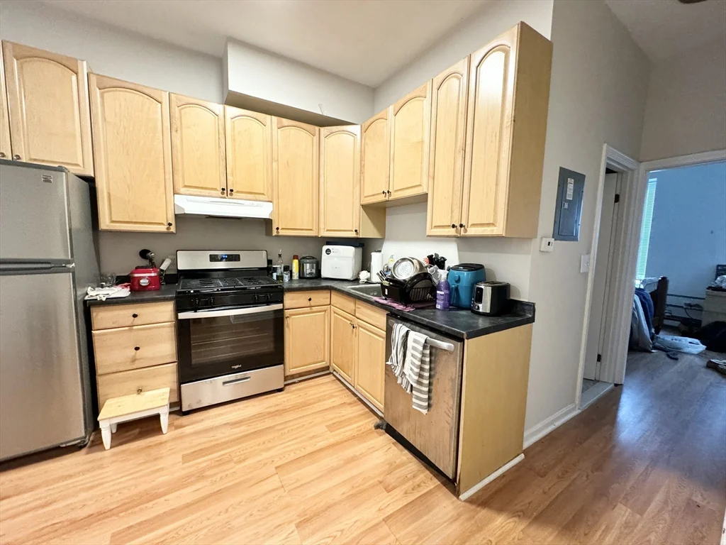 3 bed, 1 bath apartment for rent at 96 Hammond St Unit 2, South End — photo 1 of 7