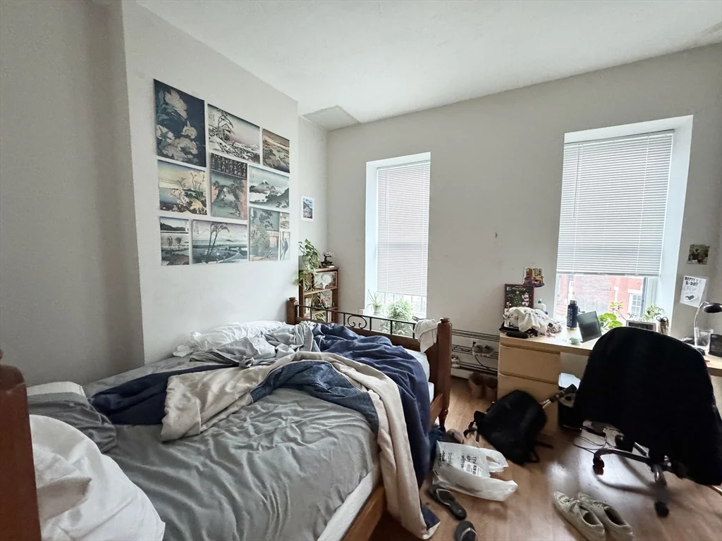 3 bed, 1 bath apartment for rent at 96 Hammond St Unit 2, South End — photo 4 of 7