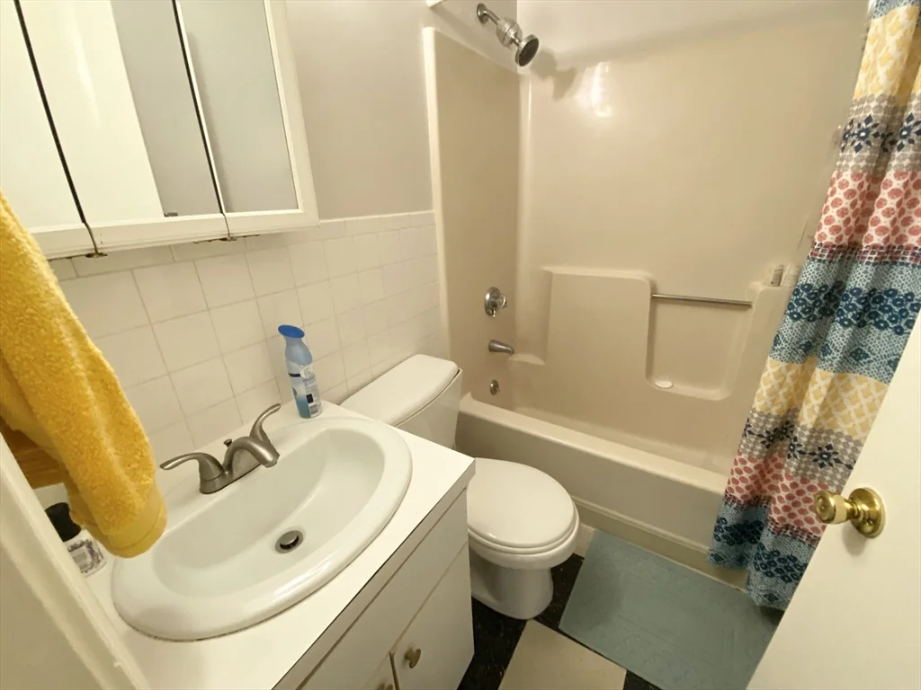 3 bed, 1 bath apartment for rent at 96 Hammond St Unit 3, South End — photo 8 of 8
