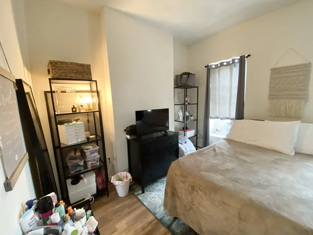 3 bed, 1 bath apartment for rent at 96 Hammond St Unit 3, South End — photo 4 of 8