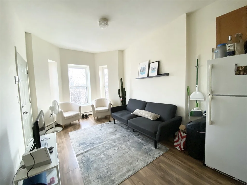 3 bed, 1 bath apartment for rent at 96 Hammond St Unit 3, South End — photo 3 of 8