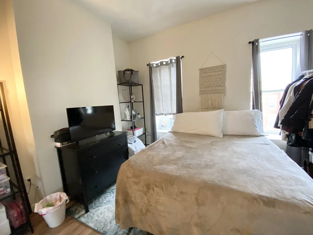 3 bed, 1 bath apartment for rent at 96 Hammond St Unit 3, South End — photo 5 of 8