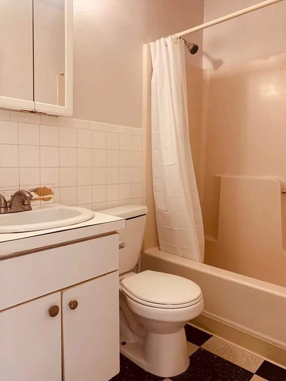 3 bed, 1 bath apartment for rent at 96 Hammond St Unit 4, South End — photo 10 of 10