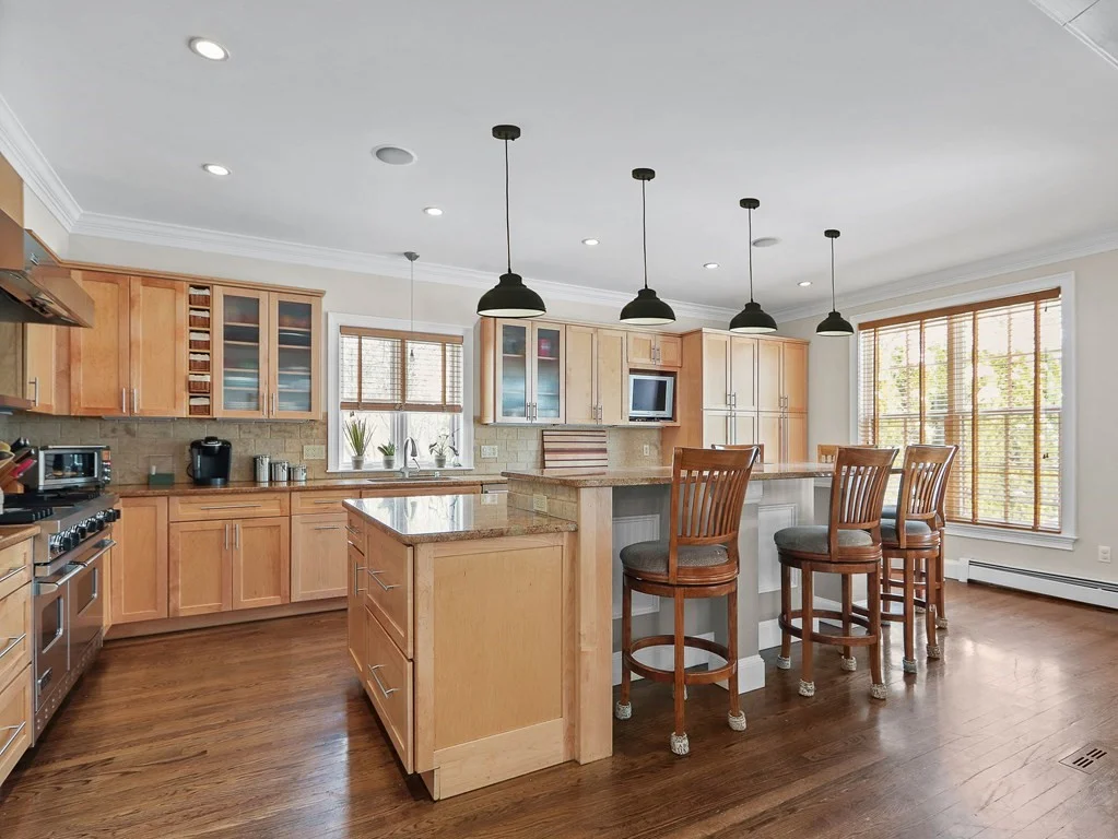 5 bed, 4+ bath apartment for rent at 96 Jewett St Unit 96, Newton — photo 1 of 11