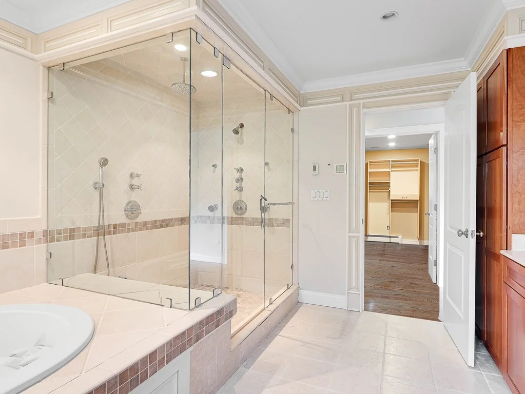 5 bed, 4+ bath apartment for rent at 96 Jewett St Unit 96, Newton — photo 6 of 11