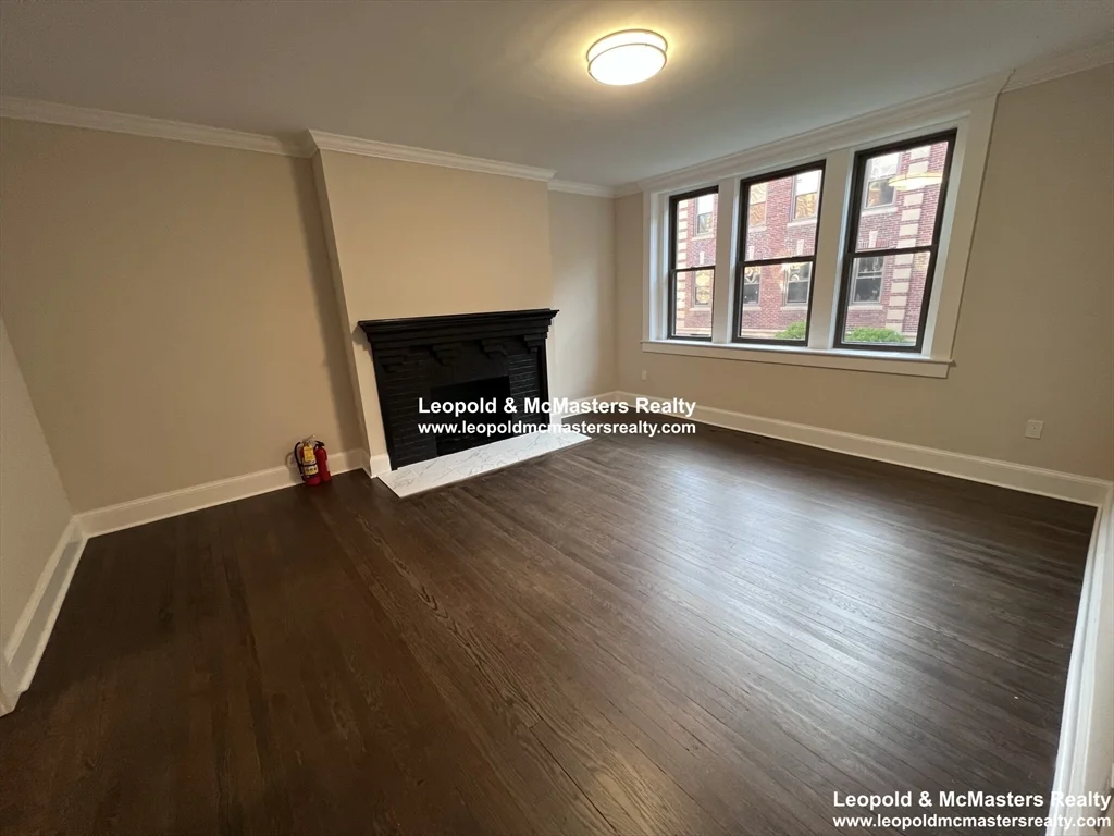 3 bed, 1 bath apartment for rent at 96 Longwood Unit 1, Coolidge Corner — photo 4 of 12