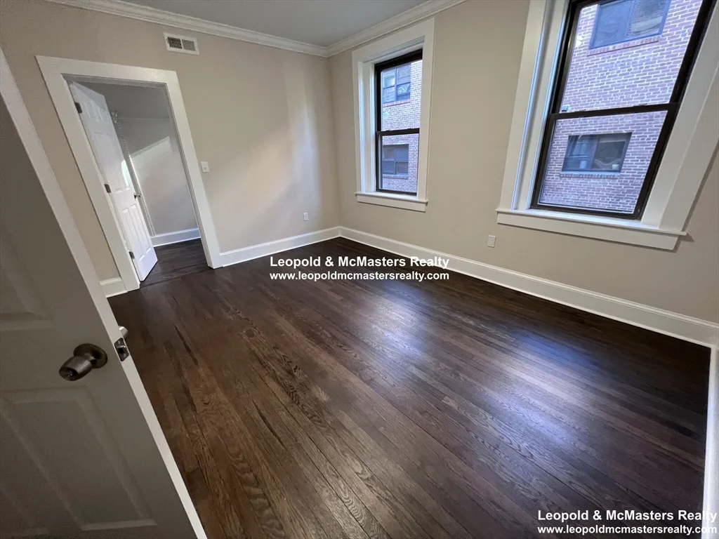 3 bed, 1 bath apartment for rent at 96 Longwood Unit 2, Coolidge Corner — photo 6 of 12