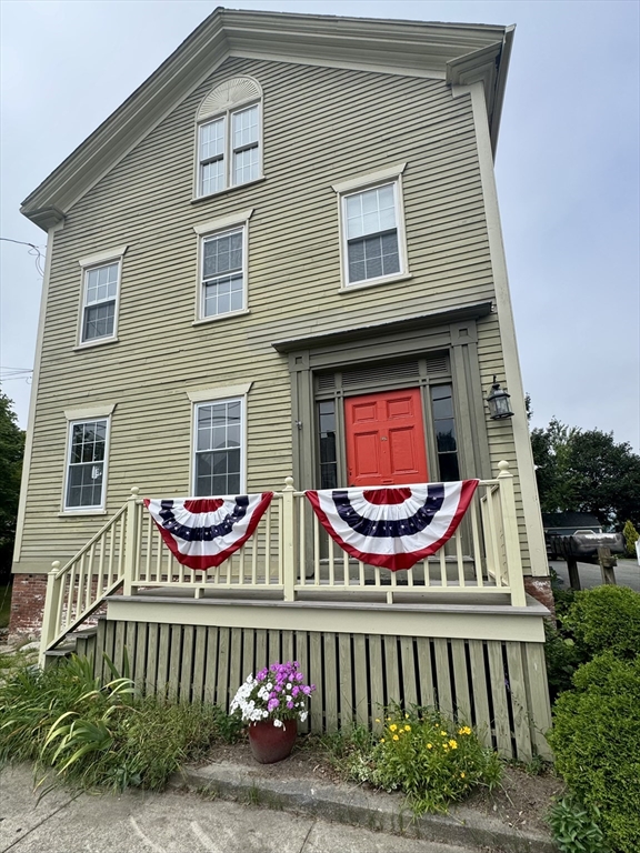 2 bed, 1 bath apartment for rent at 96 Main St Unit 1, Fairhaven — photo 1 of 27