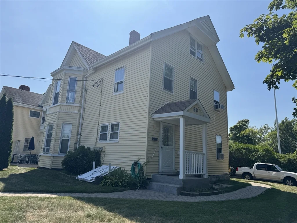 1 bed, 1 bath apartment for rent at 96 Main St Unit 2, Kingston — photo 1 of 6