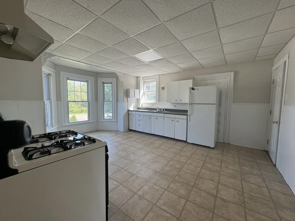 1 bed, 1 bath apartment for rent at 96 Main St Unit 2, Kingston — photo 2 of 6