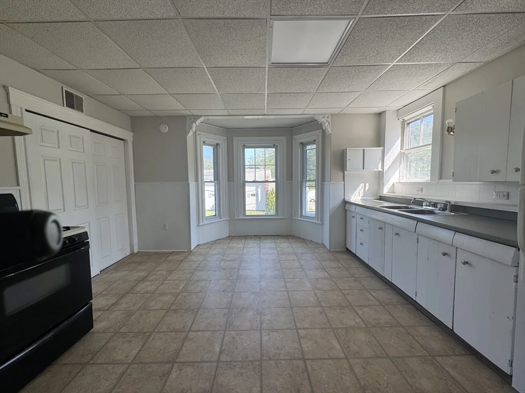 1 bed, 1 bath apartment for rent at 96 Main St Unit 2, Kingston — photo 4 of 6
