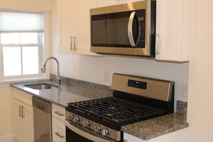 1 bed, 1 bath apartment for rent at 96 Middle St Unit 1, Gloucester — photo 1 of 11