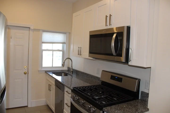 1 bed, 1 bath apartment for rent at 96 Middle St Unit 1, Gloucester — photo 4 of 11