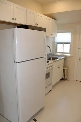 1 bed, 1 bath apartment for rent at 96 Middle St Unit 3, Gloucester — photo 3 of 10