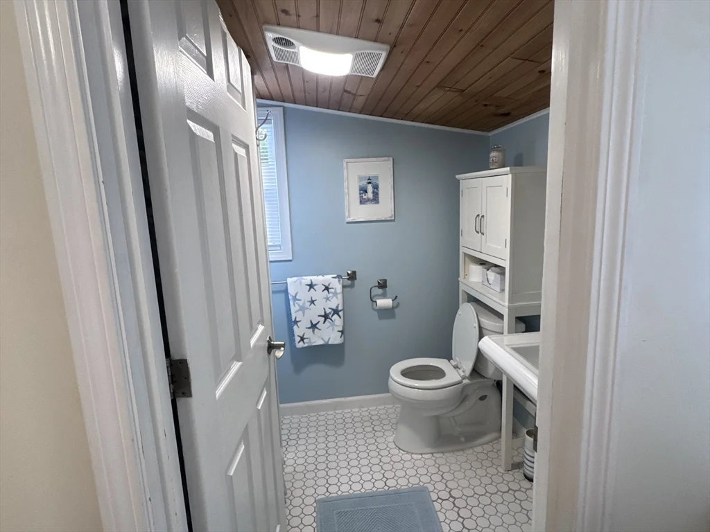 2 bed, 1 bath apartment for rent at 96 Nevada Unit 96, Marshfield — photo 11 of 14