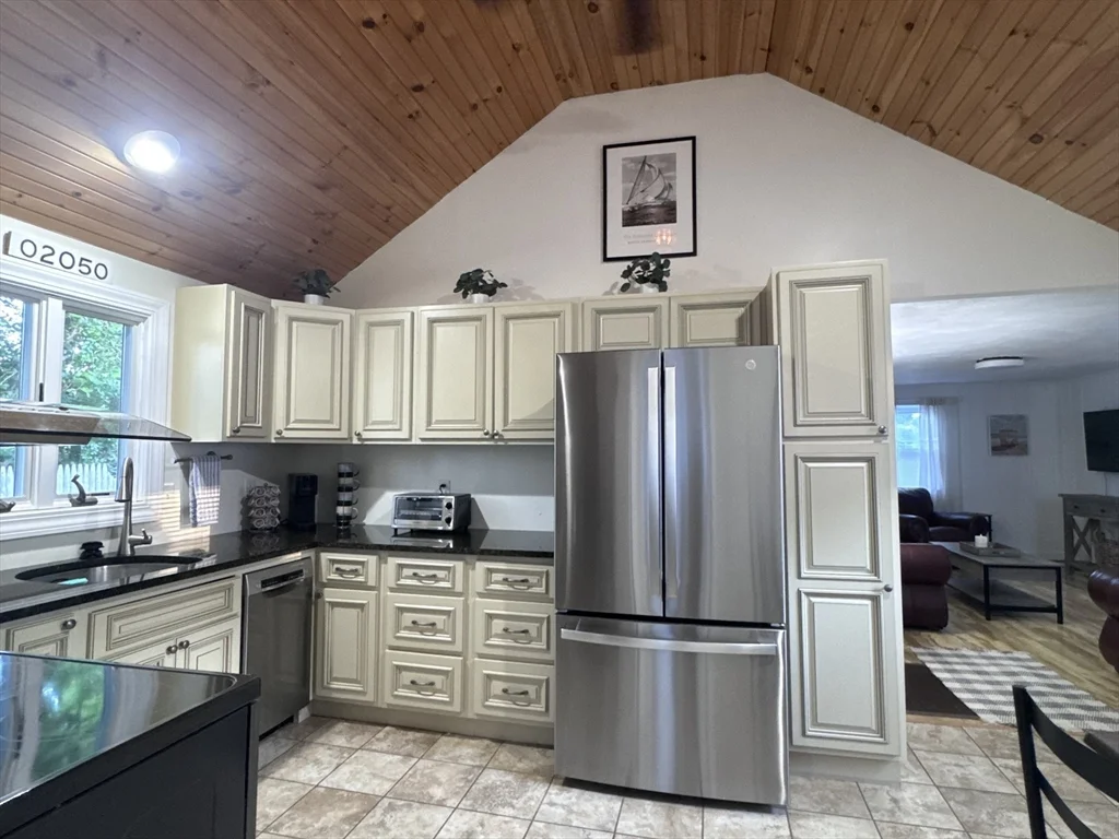 2 bed, 1 bath apartment for rent at 96 Nevada Unit 96, Marshfield — photo 3 of 14
