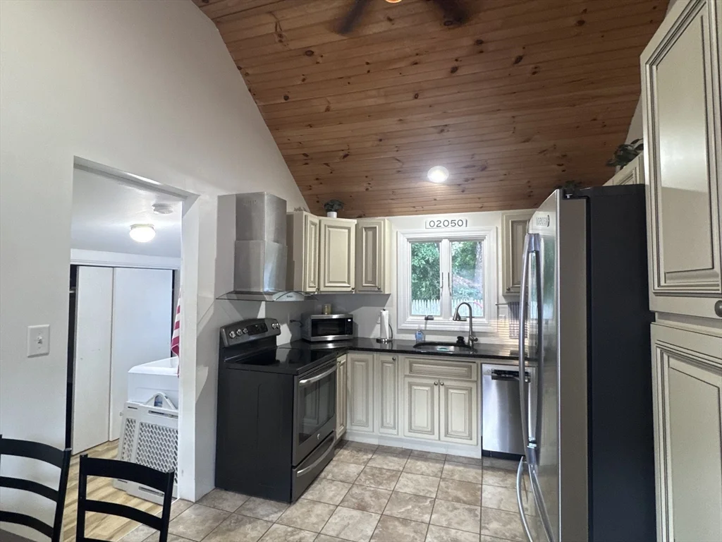 2 bed, 1 bath apartment for rent at 96 Nevada Unit 96, Marshfield — photo 9 of 14
