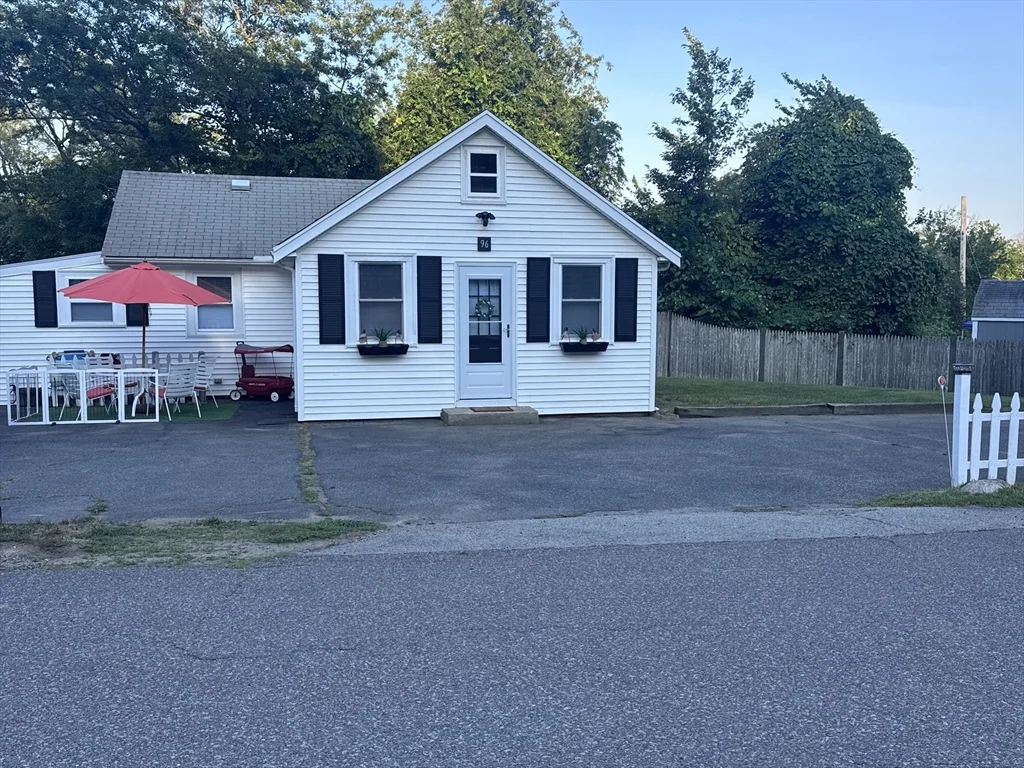 2 bed, 1 bath apartment for rent at 96 Nevada Unit 96, Marshfield — photo 1 of 14