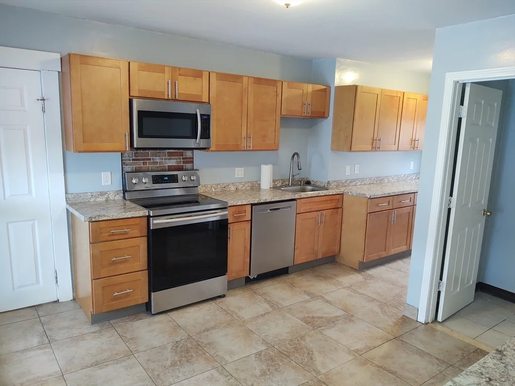 3 bed, 1 bath apartment for rent at 96 Pleasant St Unit 2, Marlborough