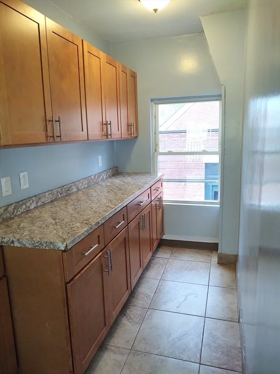 3 bed, 1 bath apartment for rent at 96 Pleasant St Unit 2, Marlborough — photo 2 of 25