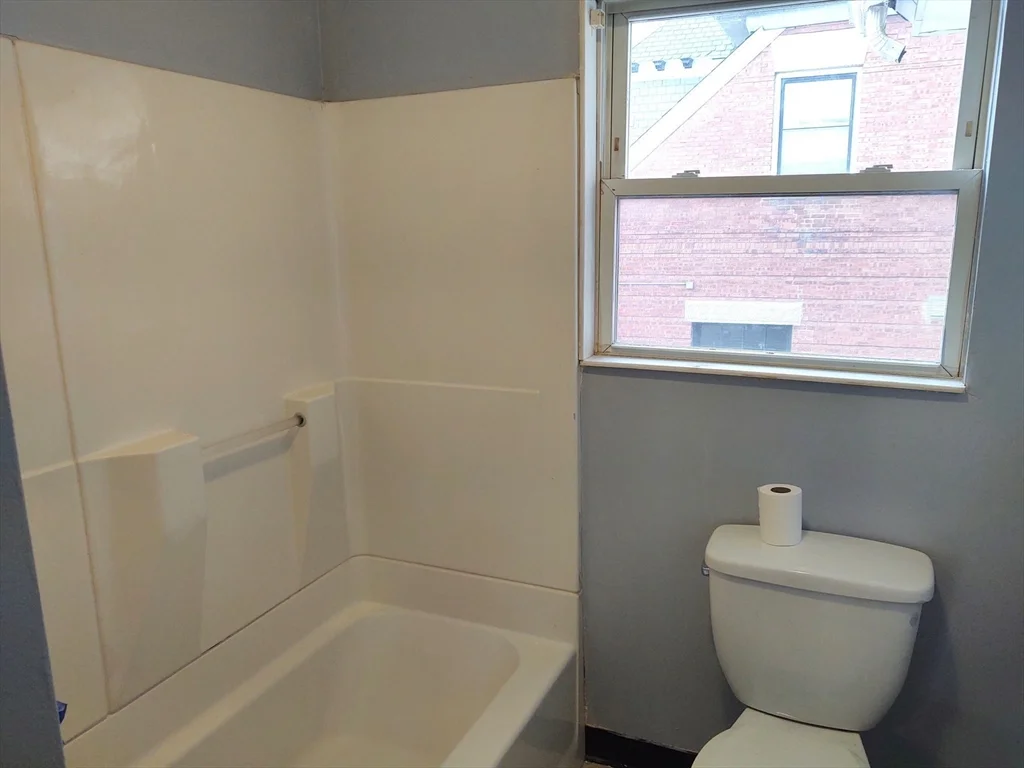 3 bed, 1 bath apartment for rent at 96 Pleasant St Unit 2, Marlborough — photo 5 of 25