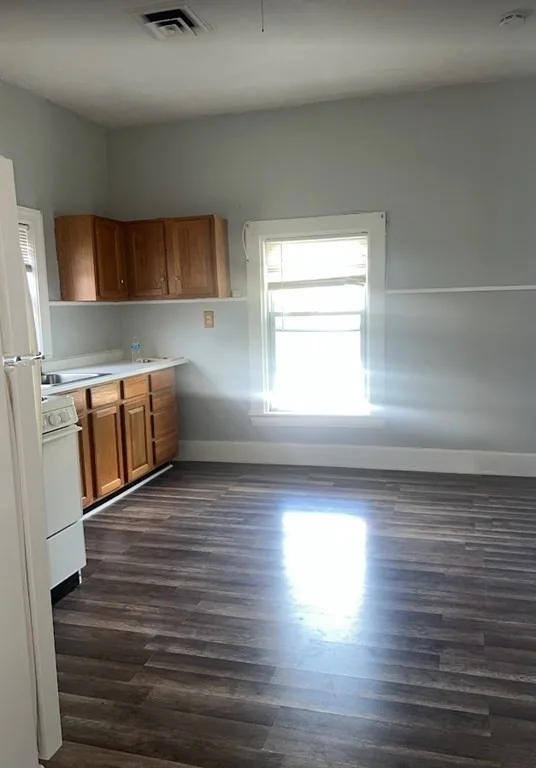 1 bed, 1 bath apartment for rent at 96 Plymouth St Unit 2, Holbrook — photo 3 of 7