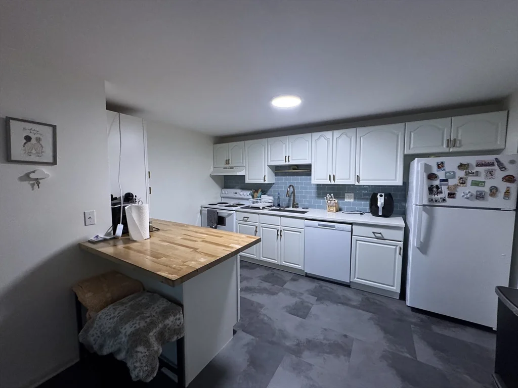 2 bed, 1 bath apartment for rent at 96 Richardson Rd Unit B18, Chelmsford — photo 3 of 11