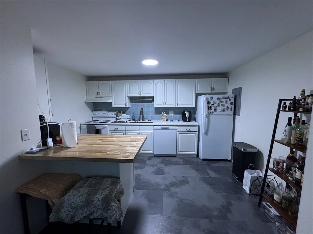 2 bed, 1 bath apartment for rent at 96 Richardson Rd Unit B18, Chelmsford — photo 2 of 11